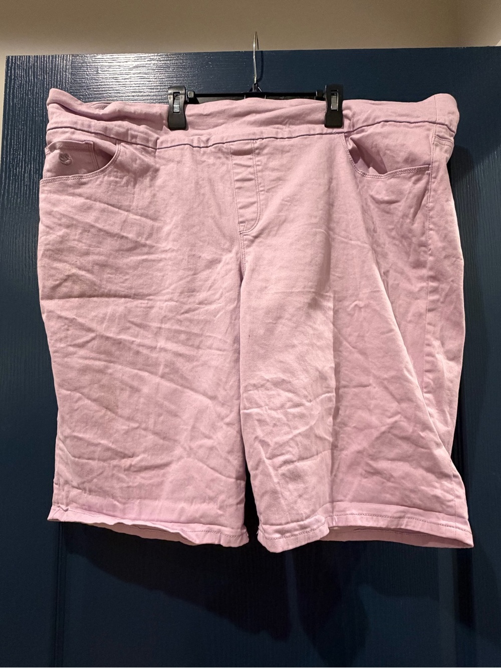 Gloria Vanderbilt Light Pink Pull-On Bermuda Shorts